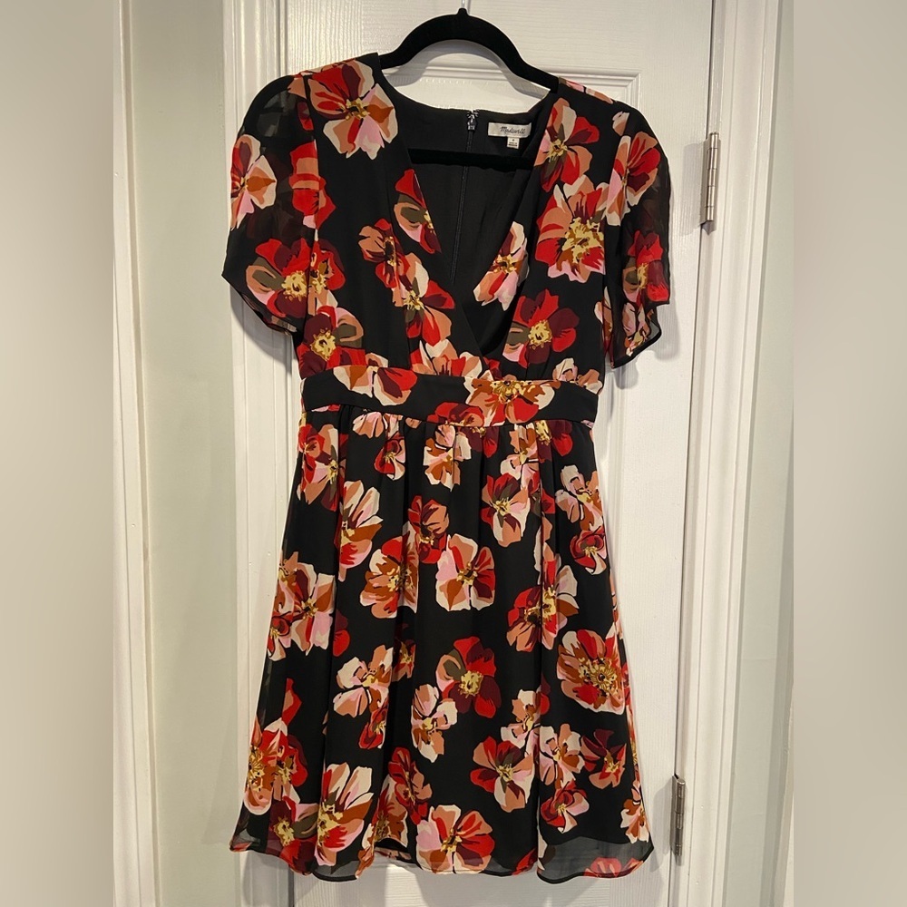 Madewell Size 0 Black Floral Wrap Dress Fit Flare Short Flutter Sleeve Mini